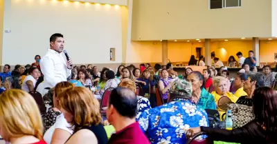 Apoyo de l�deres de colonias y comunidades en 5 a�os de gesti�n