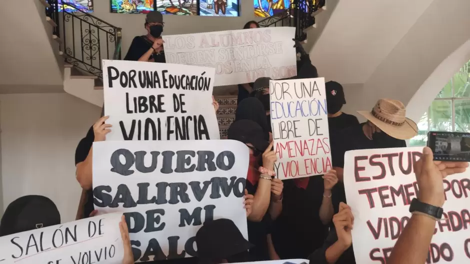 Manifestacin de alumnos de Psicologa de la Unison