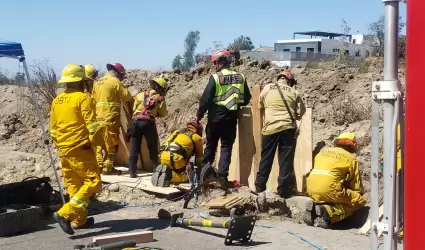 Trabajador fallece atrapado en derrumbe