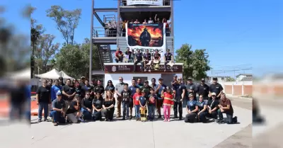 Demuestran Bomberos de Baja California su valor en competencia estatal