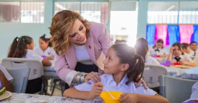 Arranca el regreso a clases con desayunos de "Pancita Llena Coraz�n Contento"