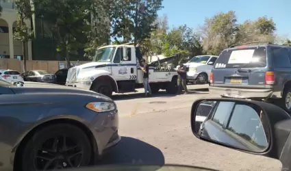 Denuncian bloqueo del estacionamiento en parque Benito Ju�rez por manifestantes