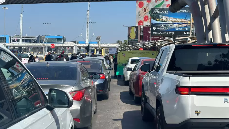 Maestros provocaron retrasos de una hora por bloqueos en la Sentri de San Ysidro