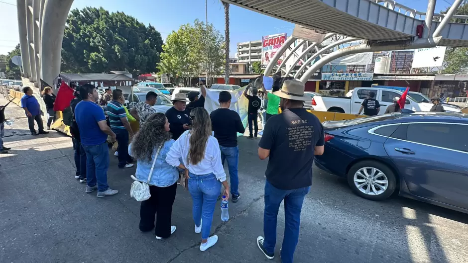 Maestros provocaron retrasos de una hora por bloqueos en la Sentri de San Ysidro