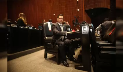 Toma protesta como diputado federal C�sar Dami�n Retes