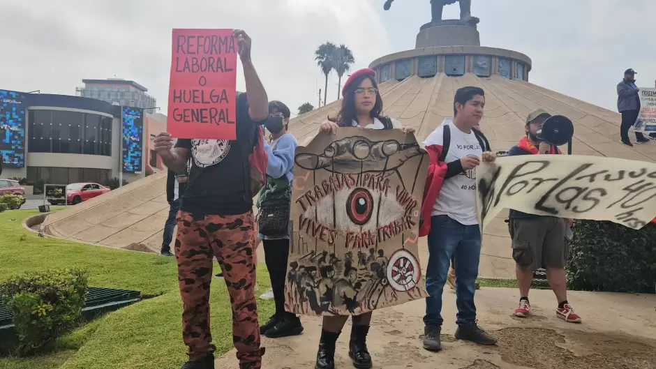 Se manifiestan en Tijuana para exigir a nueva legislatura reduzca la jornada laboral en M�xico