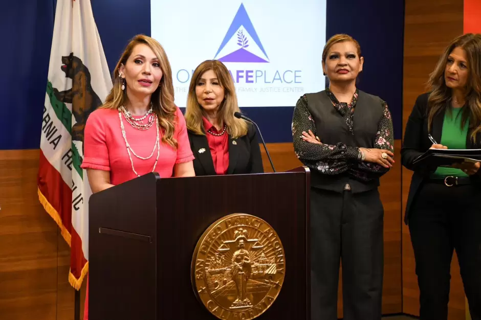 Firman acuerdo hist�rico por la justicia y la seguridad de las mujeres de Baja California y San Diego