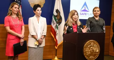 Firman acuerdo hist�rico por la justicia y la seguridad de las mujeres de Baja C