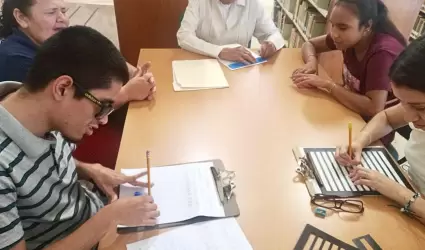 Biblioteca p�blica central estatal cuenta con cursos para personas con discapaci