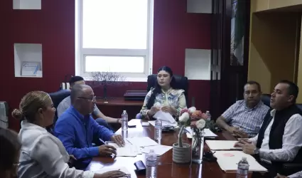 Se re�ne Alejandra Padilla con integrantes de la Comisi�n de Transici�n de la pr