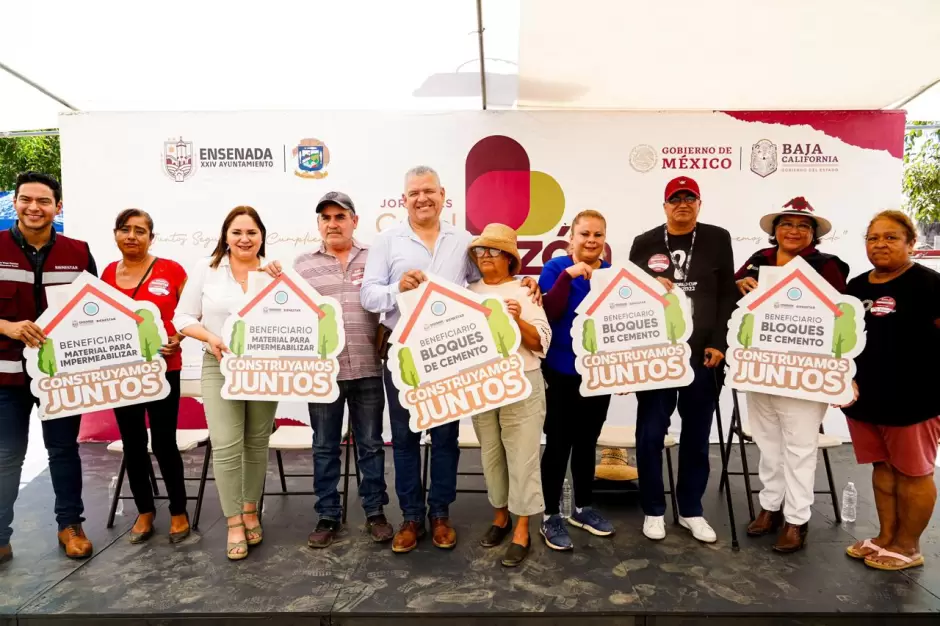 Entrega alcalde m�s de 300 apoyos sociales en la colonia 89