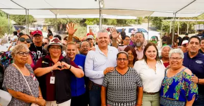 Entrega alcalde m�s de 300 apoyos sociales en la colonia 89