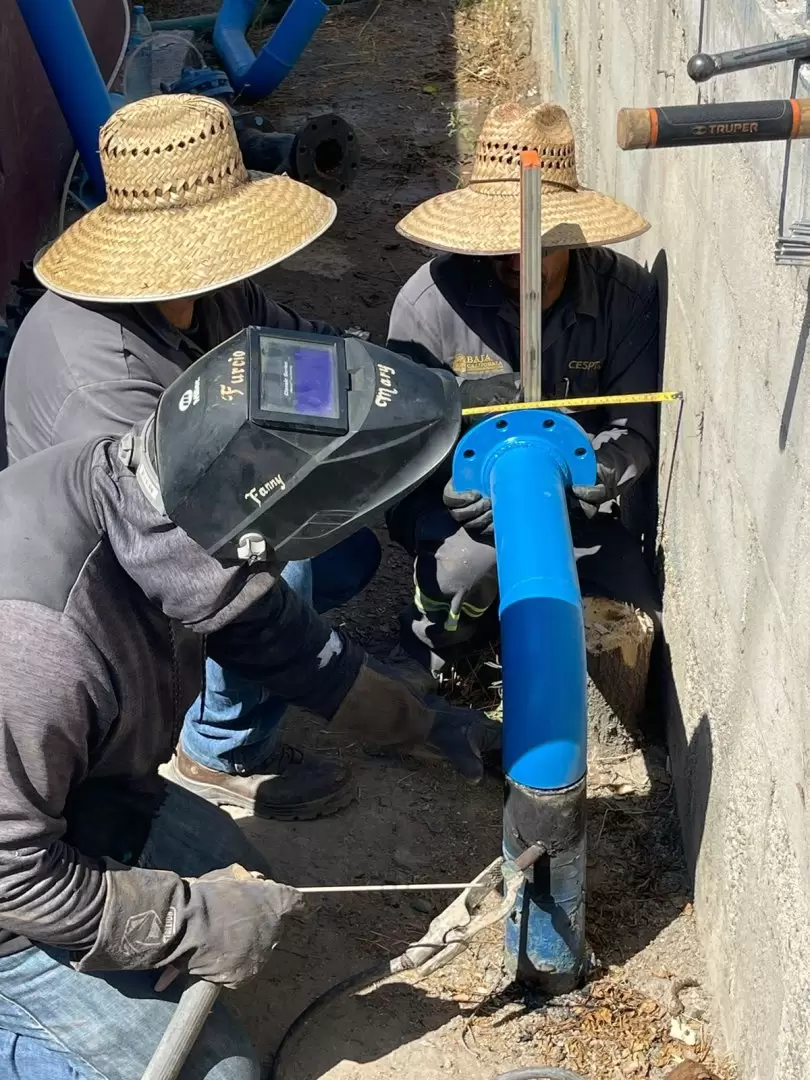 Labores de mantenimiento preventivo de v�lvulas y flotadores del sistema hidr�ulico de la ciudad