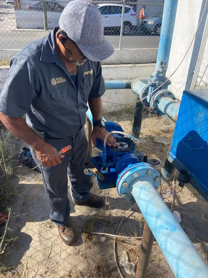 Labores de mantenimiento preventivo de v�lvulas y flotadores del sistema hidr�ulico de la ciudad