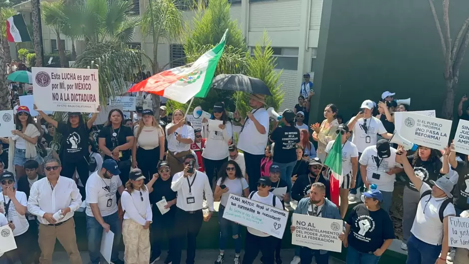 Se suman estudiantes de Derecho de la UABC a jueces para manifestarse en contra de la reforma judicial