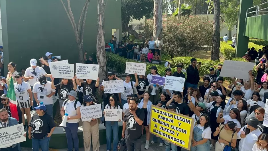 Se suman estudiantes de Derecho de la UABC a jueces para manifestarse en contra de la reforma judicial