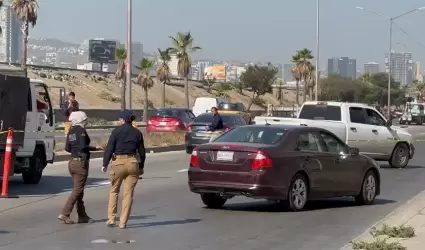 Mujer es atacada a balazos mientras conduc�a sobre la V�a R�pida Oriente