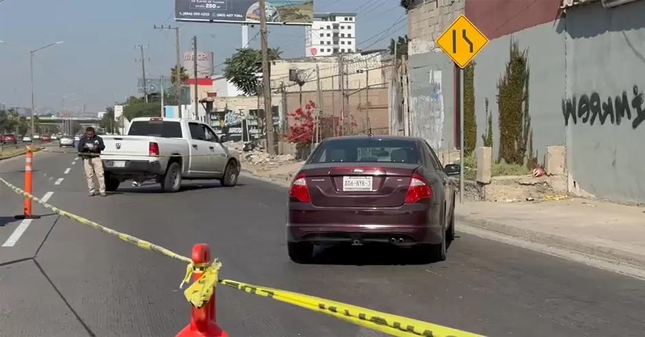 Mujer es atacada a balazos mientras conduca sobre la Va Rpida Oriente