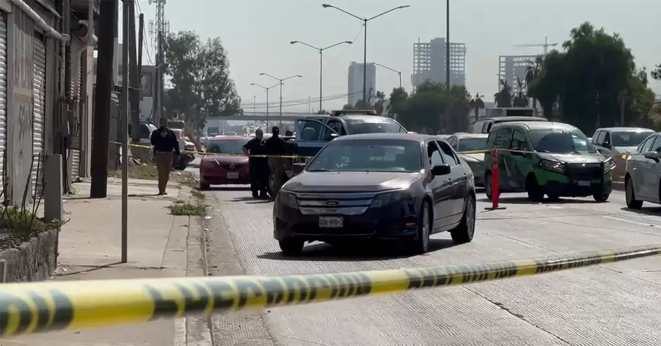 Mujer es atacada a balazos mientras conduca sobre la Va Rpida Oriente