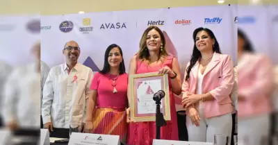 Recibe TLC Asociados el Distintivo "Tringulo Rosa" en combate al cncer de mama