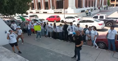 Manifestantes contra la reforma judicial acuden la Congreso