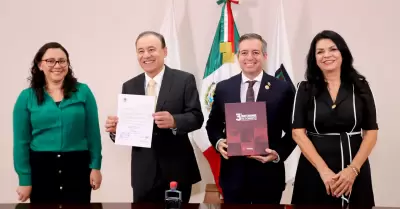 Cumple gobernador con protocolo de entrega del Tercer Informe de Gobierno al Con