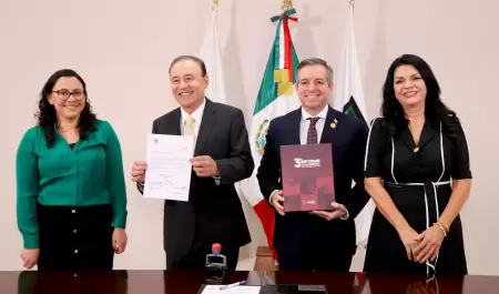 Cumple gobernador con protocolo de entrega del Tercer Informe de Gobierno al Con