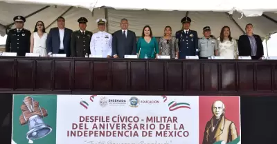 Desfile cvico militar por el 214 aniversario del inicio del movimiento de la In