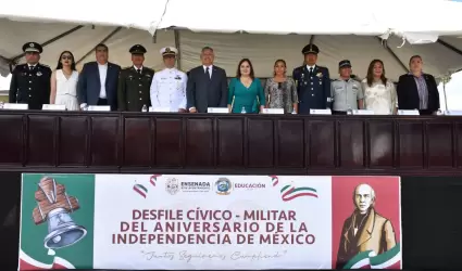 Desfile cvico militar por el 214 aniversario del inicio del movimiento de la In