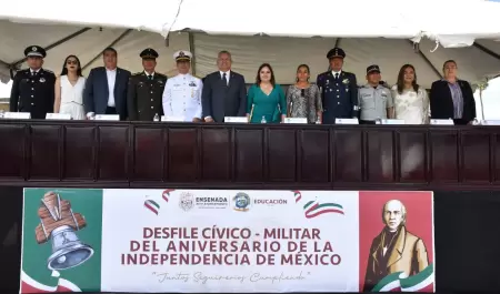 Desfile cvico militar por el 214 aniversario del inicio del movimiento de la In