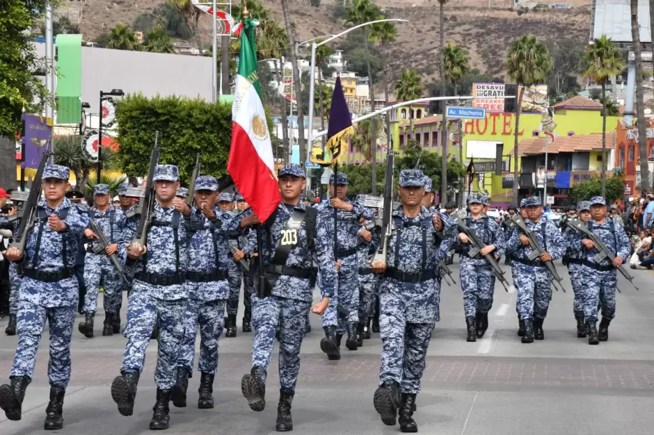 Desfile cvico militar por el 214 aniversario del inicio del movimiento de la Independencia de Mxico