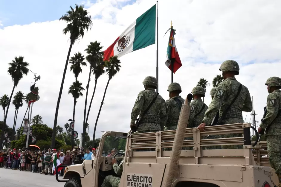 Desfile cvico militar por el 214 aniversario del inicio del movimiento de la Independencia de Mxico