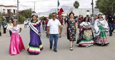 Encabeza alcaldesa Alejandra Padilla desfile de Independencia