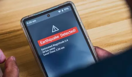 Notificacin de alerta de deteccin de terremotos en el telfono inteligente.