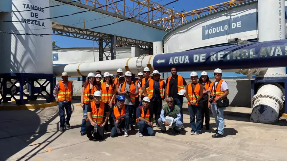 Alumnos de fotoperiodismo de la UABC visitan planta potabilizadora