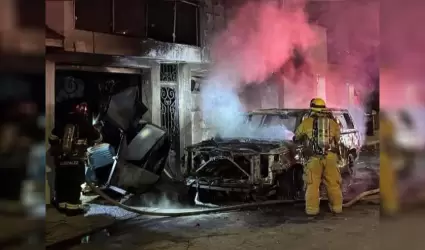 Incendio de veh�culo oficial afect� la vivienda del alcalde de Tecate