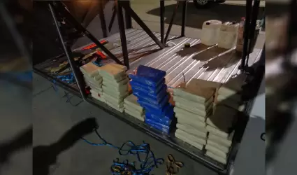 Agentes de CBP decomisaron 187 libras de coca�na ocultas dentro de un autob�s co