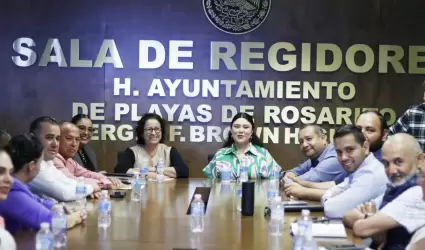 Se re�ne presidenta municipal Alejandra Padilla Orozco con alcaldesa electa Roci