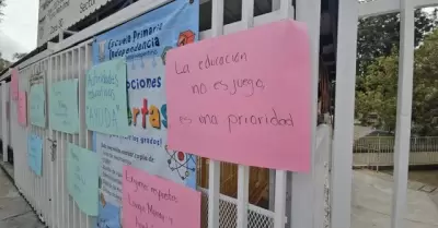 Toman escuela primaria por falta de maestros; comit de padres responde que hay 