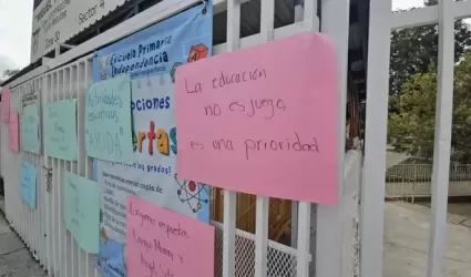 Toman escuela primaria por falta de maestros; comit� de padres responde que hay 