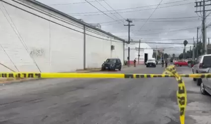 Vecinos reportan veh�culo abandonado con presunto cad�ver en la colonia 20 de No