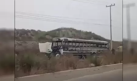 Autobs de transporte de personal se incendi en bulevar Garca