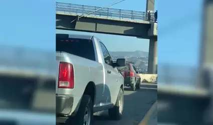 Denuncian uso indebido del carril de acotamiento en la V�a R�pida