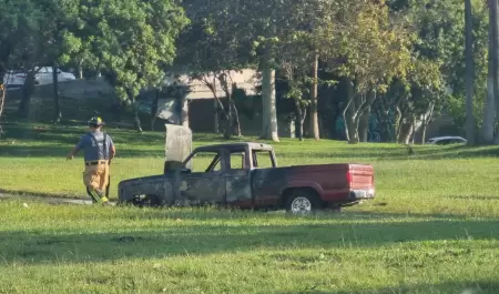 Se incendia camioneta en Zona Ro