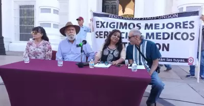 Jubilados y pensionados de la Universidad de Sonora se manifestaron frente a Pal