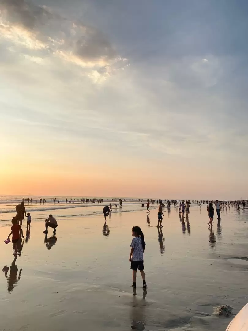 Afluencia de turistas en la playa durante el fin de semana