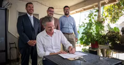 Gobernador Newsom firma leyes para reparar sistemas de alcantarillado