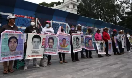 Padres de los 43 estudiantes desaparecidos de la normal rural de Ayotzinapa