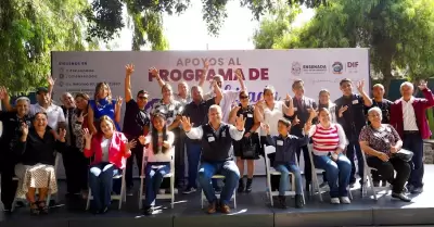 Beneficia programa Ahijado DIF a 131 estudiantes de nivel b�sico
