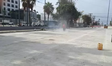 Realiza Gobierno de Ensenada barrido mec�nico en alrededor de 42 kil�metros de v